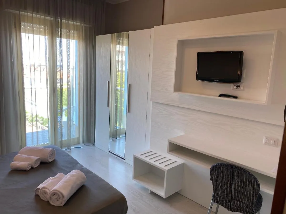 Hotel Biancamano Rimini 3*,