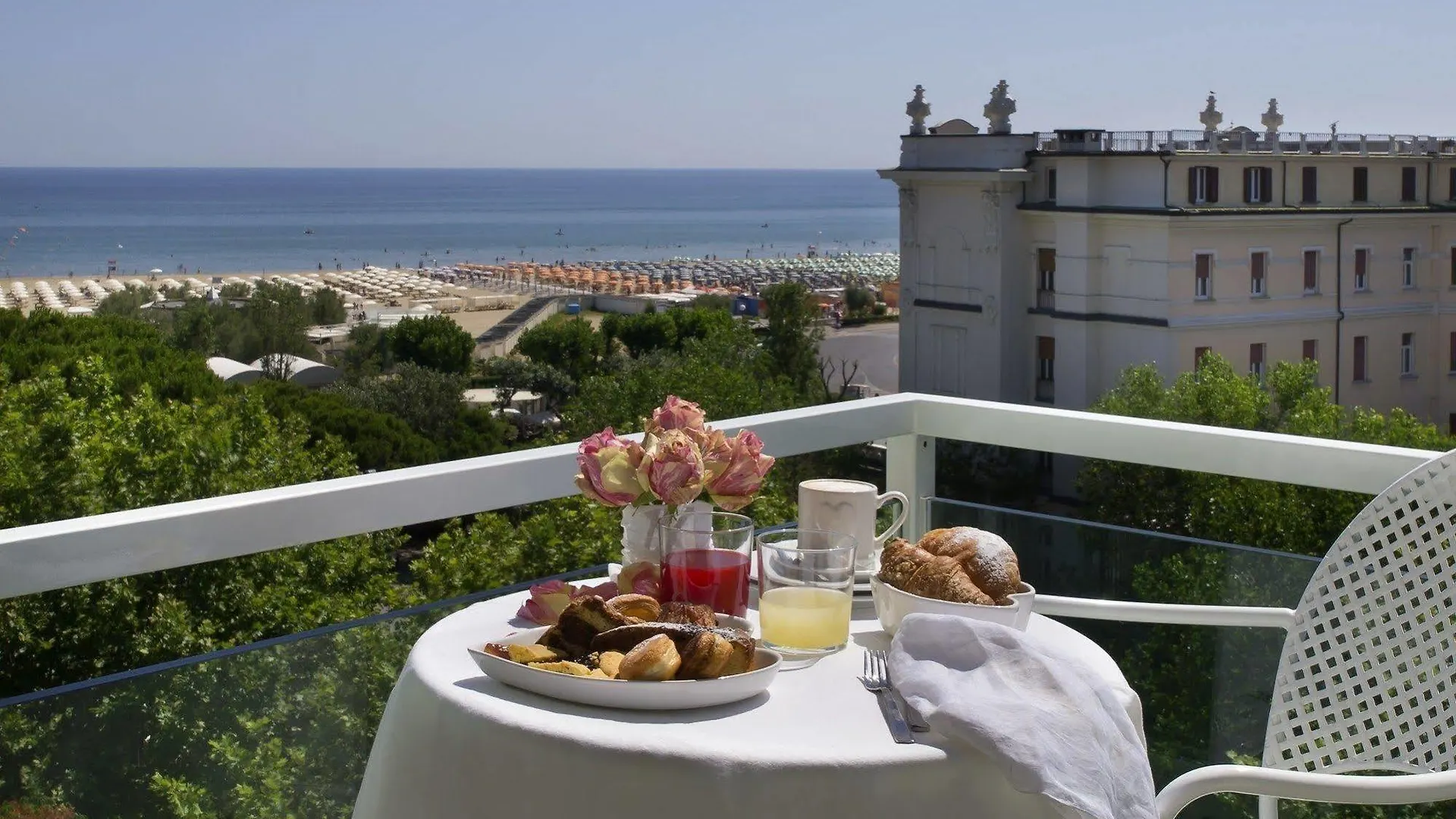 Hotel Biancamano Rimini 3*,  Italy
